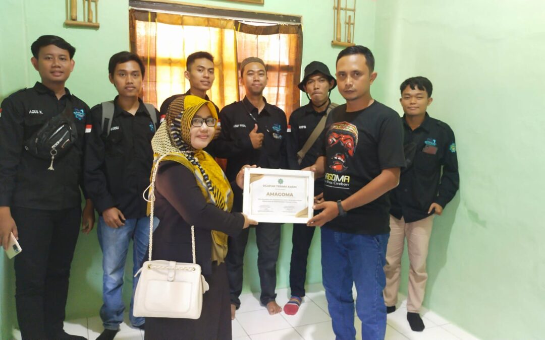 Dukung Industri Wisata Halal, Mahasiswa Prodi Ekonomi Syariah IAI Cirebon Kunjungi Pengrajin Topeng Khas Cirebon